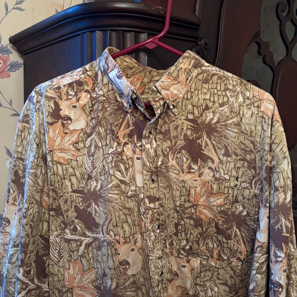 Vintage Camo Deer Print Button Down Cropped - Picture 2 of 4